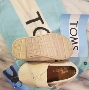NWT Toddler TOMS